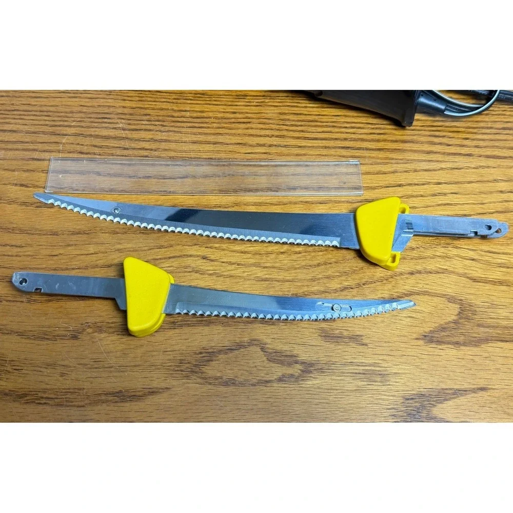 American Angler Electric Fillet Knife: Black Corded with 2 Blades, WORKS